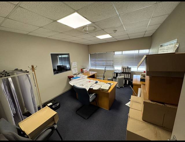 512M² WAREHOUSE TO LET IN WYNBERG